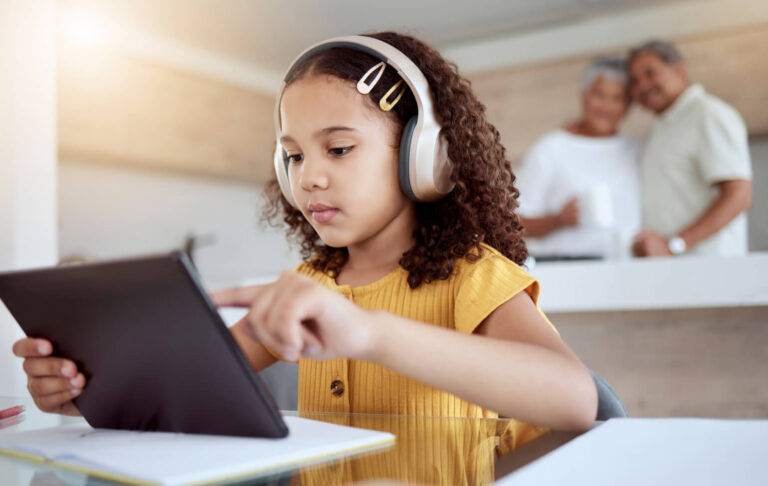 Student and guardians learning together online